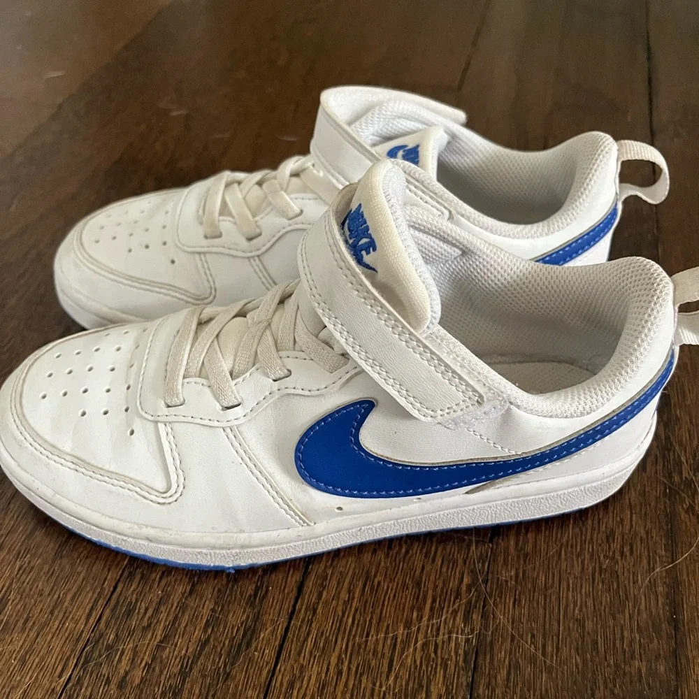 Nike Kids Sneakers in White and Blue - Picture 3 of 6
